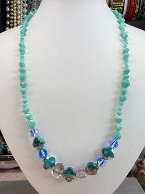 Vintage Lucite Seafoam Green Clover facet Glass beads  Beaded Necklace -24”